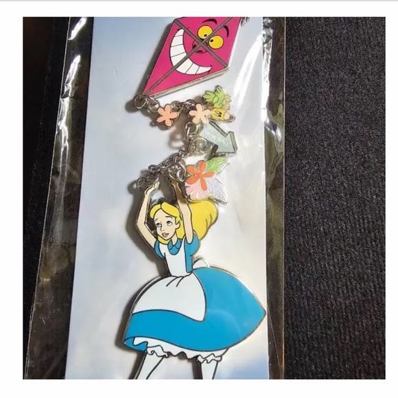 NEW Disneyland Paris DLP Alice in Wonderland Pin